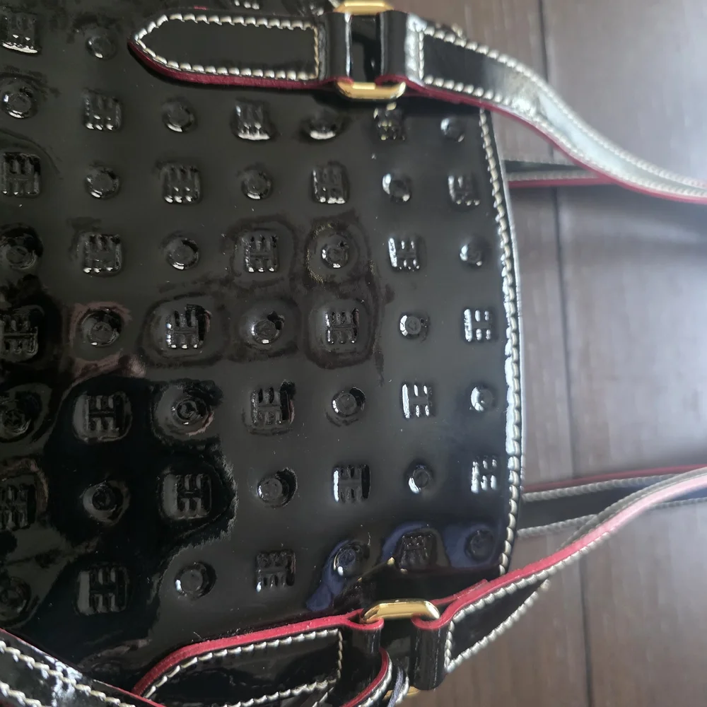 Arcadia Shiny Black Tote with Wallet - Picture 10 of 16